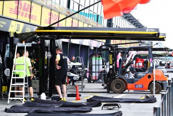 F1: A Mercedes buktatta el a szezonnyitót