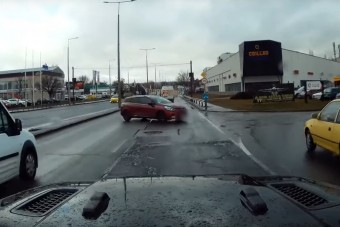 Szembe ment a forgalommal az eszement magyar autós