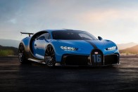 Itt a Bugatti Chiron Pur Sport, amivel egy kicsit jobb autózni 17