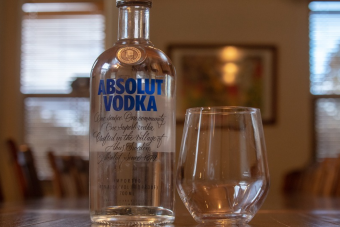 Kézfertőtlenítőt készítene a híres svéd vodkagyár