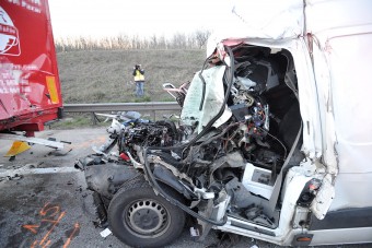 Megrázó fotókon az M0-son történt tragédia