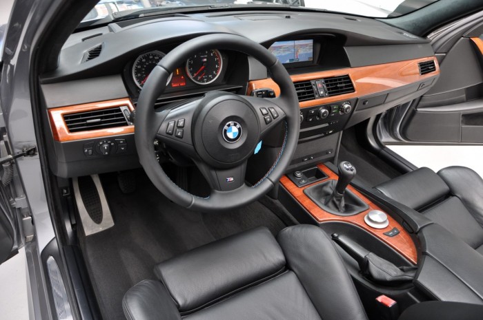 Ez a tíz hengerrel üvöltő BMW M5 már sosem lesz olcsóbb 3