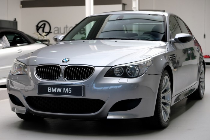 Ez a tíz hengerrel üvöltő BMW M5 már sosem lesz olcsóbb