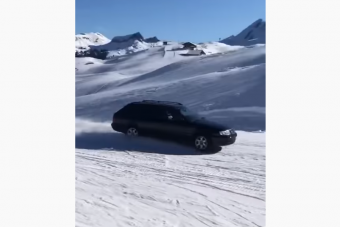 Őrület, mit műveltek egy Audival a kihalt sípályán