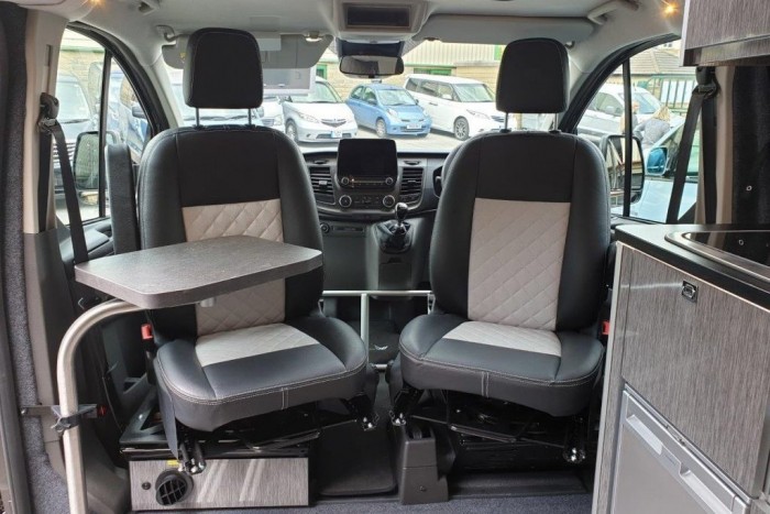 Konnektoros lakóautó készült Ford Transitból 6 | Vezess Konnektoros lakóautó készült Ford Transitból 6