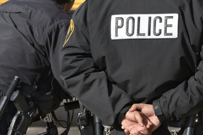 Szolgálatban lévő rendőr rongált meg autókat 1