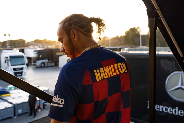 F1: Hamilton színt vallott