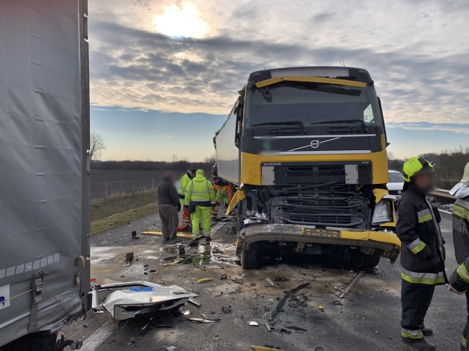 Fotókon az M1-esen történt halálos kamionbaleset 1