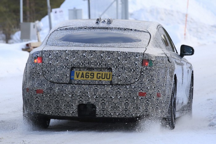 Villanymotoros luxuslimuzint fejleszt a Jaguar 6