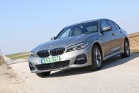 Ez a BMW jóból akkor lesz példás, ha állandóan a töltőn lóg 50