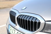 Ez a BMW jóból akkor lesz példás, ha állandóan a töltőn lóg 43