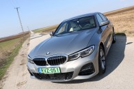 Ez a BMW jóból akkor lesz példás, ha állandóan a töltőn lóg 48