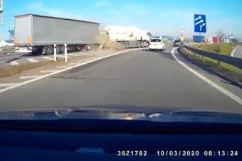 Durva kamionbaleset történt a cseh autópályán