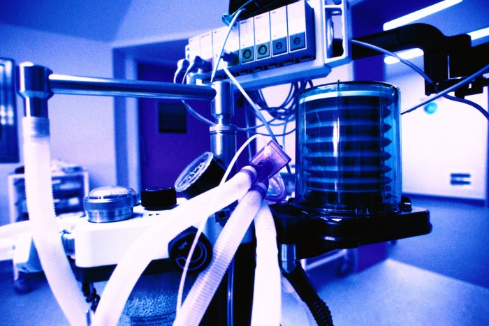 Öt nap alatt fejlesztett lélegeztetőt az F1-csapat