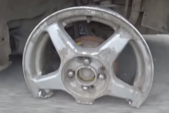 Behúzott kézifékkel mentek 11 kilométert, ez lett az eredmény