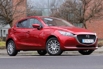Kisautónak nagyon komoly: Mazda2 teszt