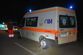 Mentőautó előtt büntetőfékezett egy autós Martfűn