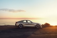 Felvillanyozó elektromos autó lesz a BMW i4-es 22