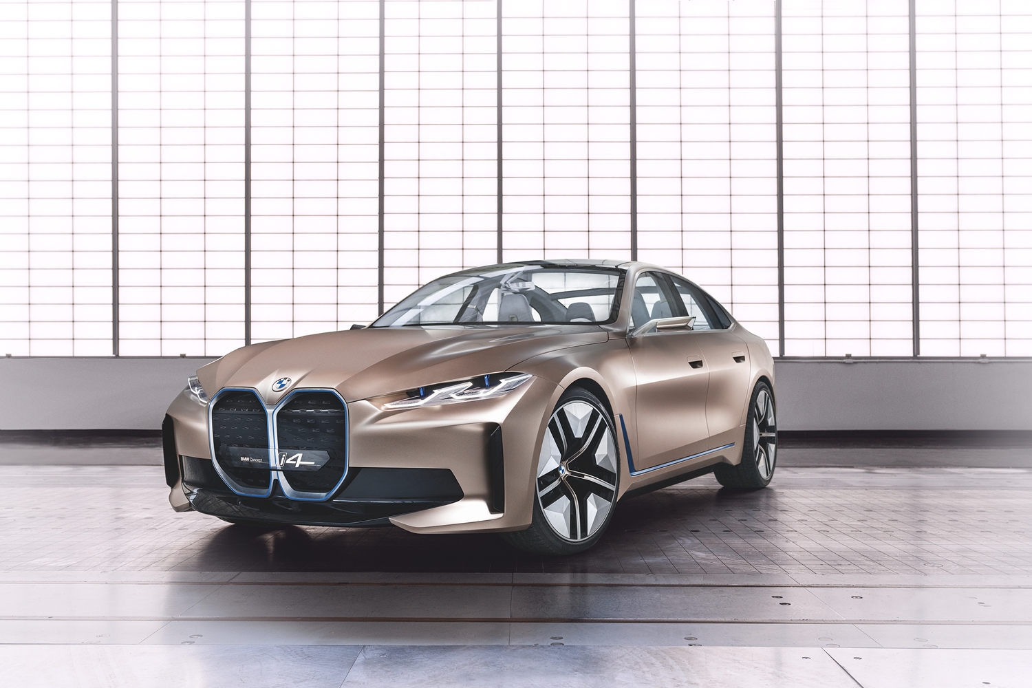 Felvillanyozó elektromos autó lesz a BMW i4-es 4