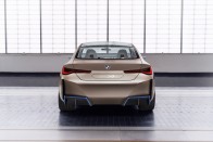 Felvillanyozó elektromos autó lesz a BMW i4-es 19