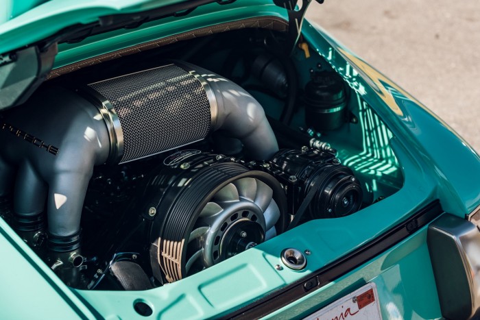 Elképesztően kívánatos ez a menta zöld Singer 911-es 7