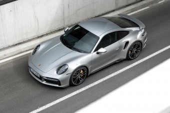 Turbó diéta: 30 kilót lehet még faragni a 650 lovas 911 súlyából