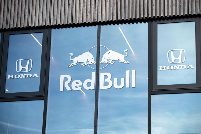 F1: A Mercedes kiugrott, a Red Bull megy tovább