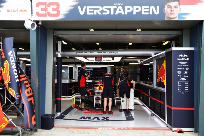 F1: 100 millió dollárt bukhatnak a csapatok