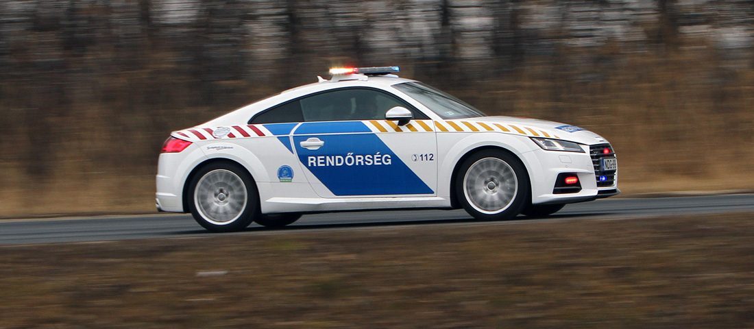 Lenyomnád a rendőrt? Szerinted sikerülhet?