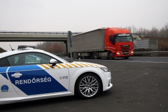 Lenyomnád a rendőrt? Szerinted sikerülhet?