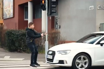 Elképesztően ütős videó a magyar rendőrségtől, talán ebből érteni fognak a gyalogosok