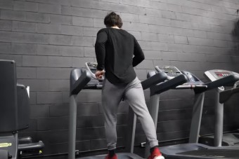 Százezer lépést tett meg egy nap alatt egy férfi