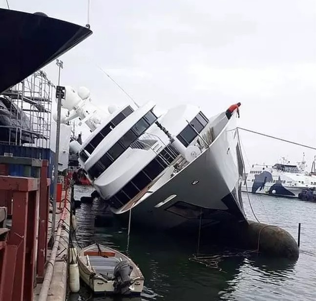 Javítás közben felborult a szaúdi herceg luxusjachtja 1 | Vezess Javítás közben felborult a szaúdi herceg luxusjachtja 1