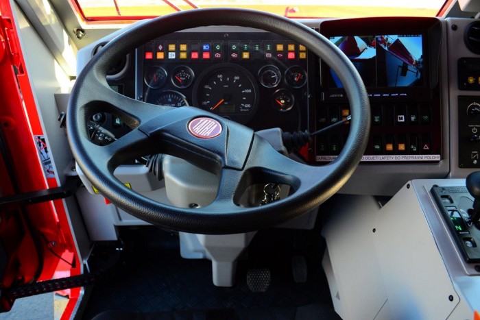 Golyóálló tűzoltóautót vettek a csehek 1