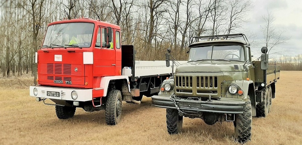 Oldtimer Csepellel és Zillel szállítják a méheket