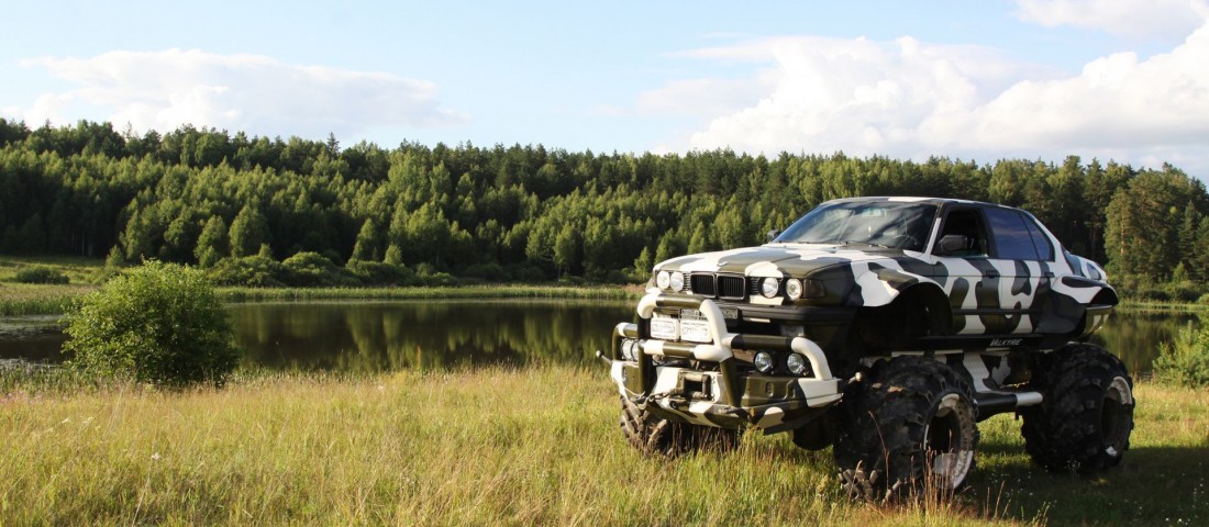 Minden akadályt legyűr az oroszok extrém BMW-je