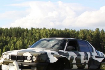 Minden akadályt legyűr az oroszok extrém BMW-je