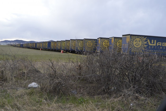 A budaörsi repülőtéren állnak a Waberer’s félpótkocsijai