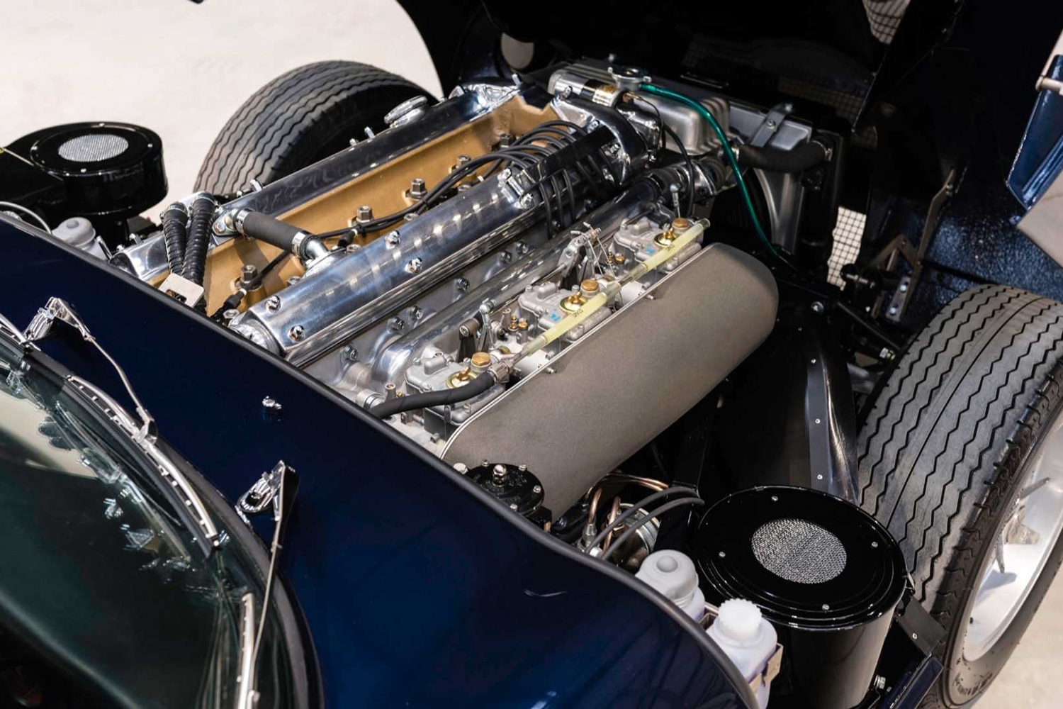 400 ló fiatalítja ezt a Jaguar E-Type-ot 1