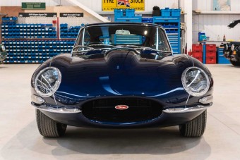 400 ló fiatalítja ezt a Jaguar E-Type-ot