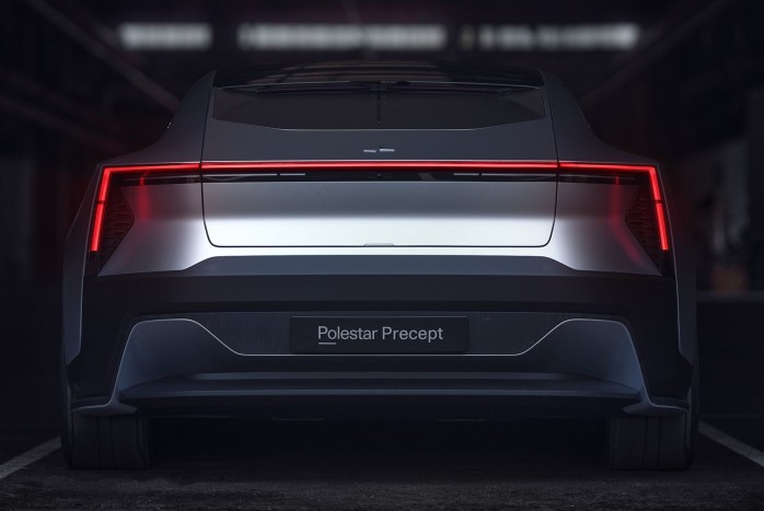 Szemétkárpit van, hátsó szélvédő nincs 11