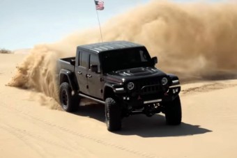 Ilyen, amikor 1000 lóerő játszik a homokban