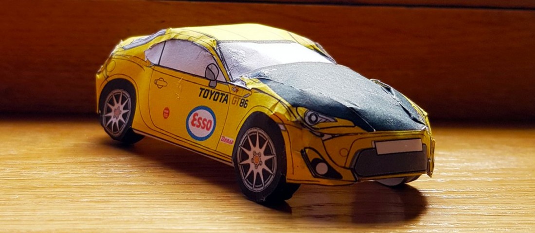 Hajtogass Toyotát, színezz Bentley-t