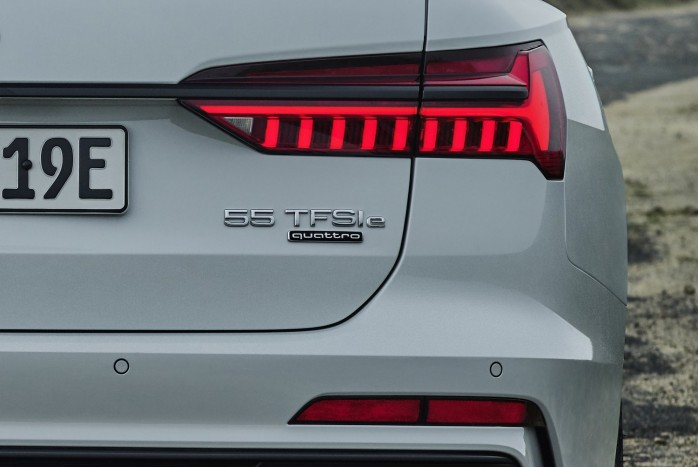 Luxuskombi, kétliteres fogyasztással 6