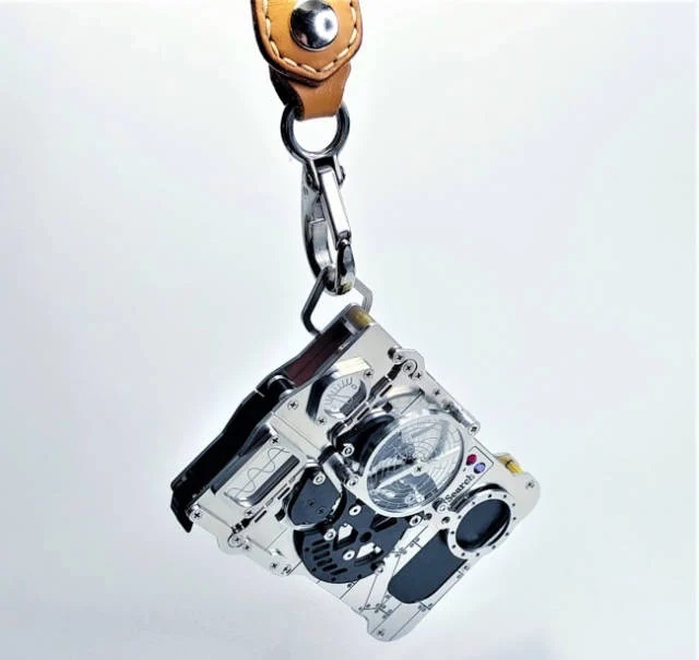 A japánok elkészítették a világ legmenőbb kártyatartóját 1 | Vezess A japánok elkészítették a világ legmenőbb kártyatartóját 1