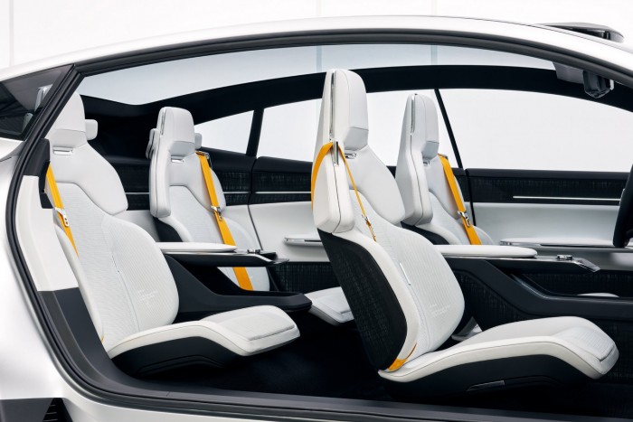 Szemétkárpit van, hátsó szélvédő nincs 10