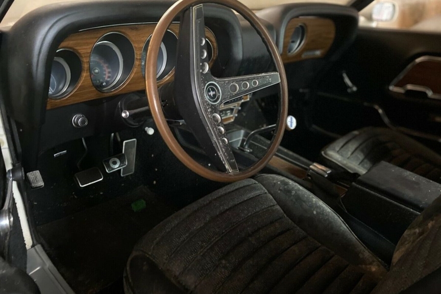 40 évig állt garázsban ez a ritka Ford Mustang 7