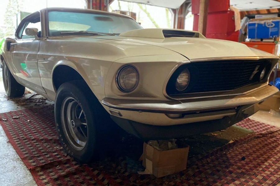 40 évig állt garázsban ez a ritka Ford Mustang 1