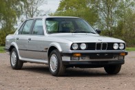 35 évesen is friss ez az összkerekes BMW E30 16