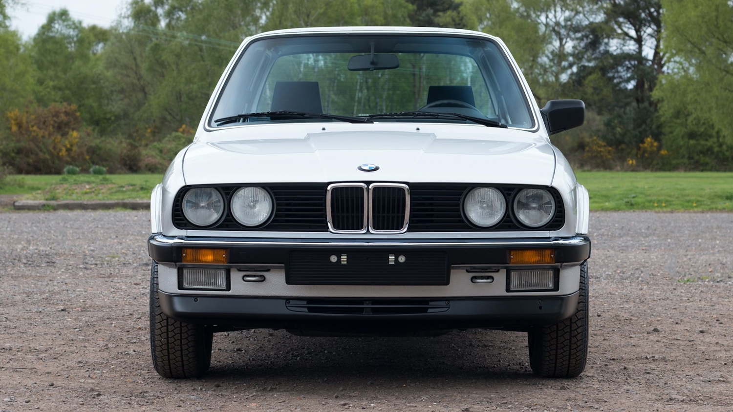 35 évesen is friss ez az összkerekes BMW E30 5